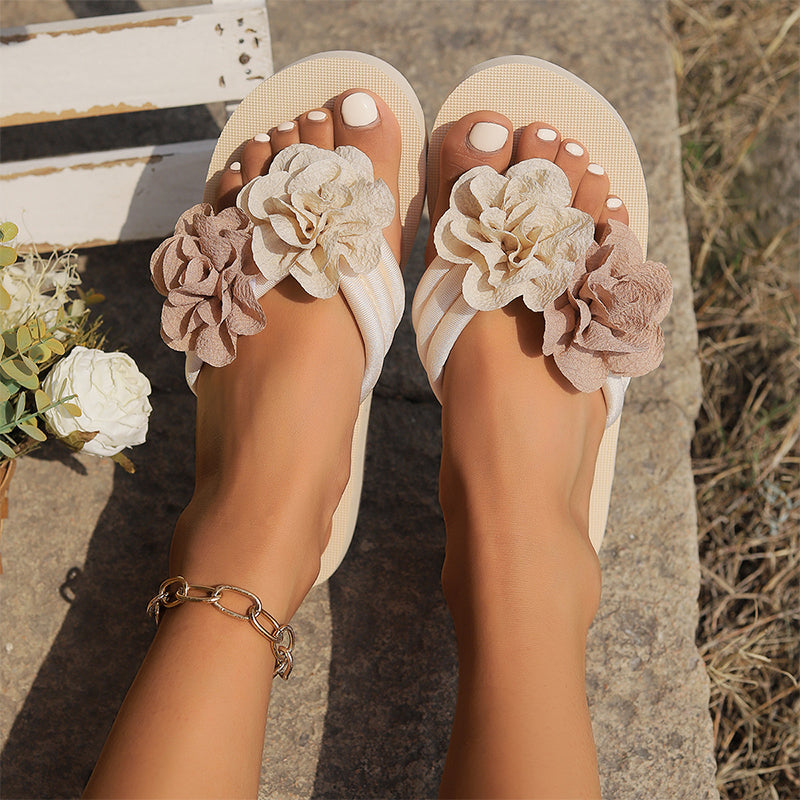 Rutschfeste Strandsandalen für Damen mit floralen Details