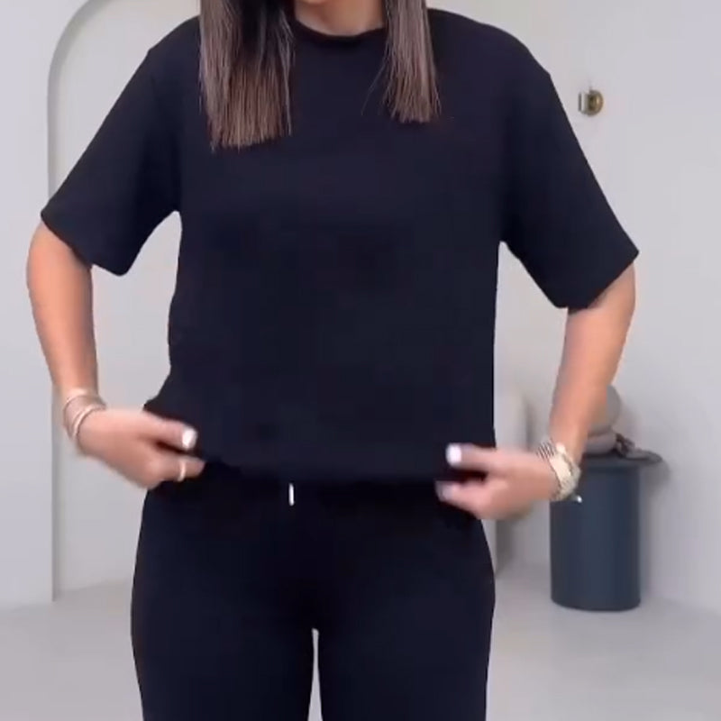 š„šSchlichtes zweiteiliges Damen-Set mit kurzƤrmligem Oberteil und Hose