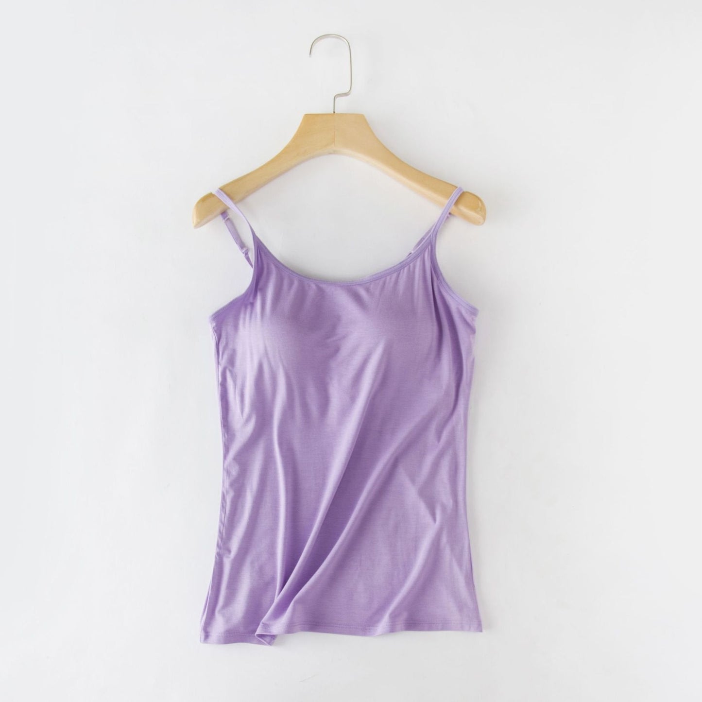 ☀️ 50 % RABATT FÜR BEGRENZTE ZEIT! 👚 Damen Tanktop mit integriertem BH – Verstellbare Träger, elastischer Stoff und runder Ausschnitt für Alltag & Layering 🤍