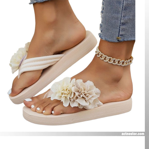 Rutschfeste Strandsandalen für Damen mit floralen Details