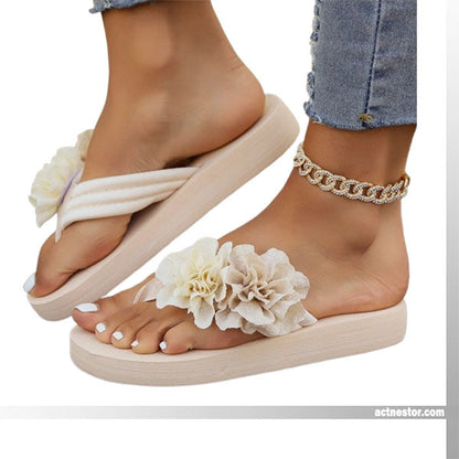Rutschfeste Strandsandalen für Damen mit floralen Details