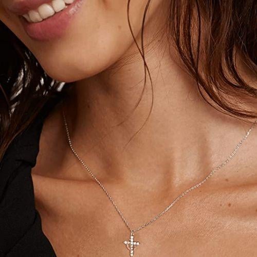 Kette mit Krone und Kreuzanhänger