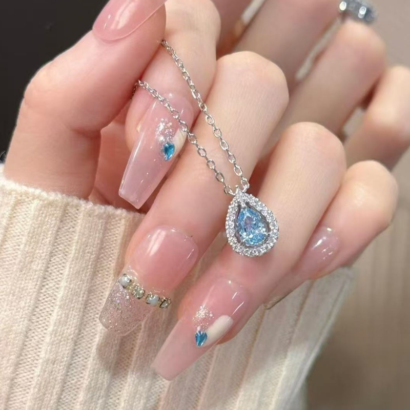 Elegante blaue Tropfenkette für Frauen