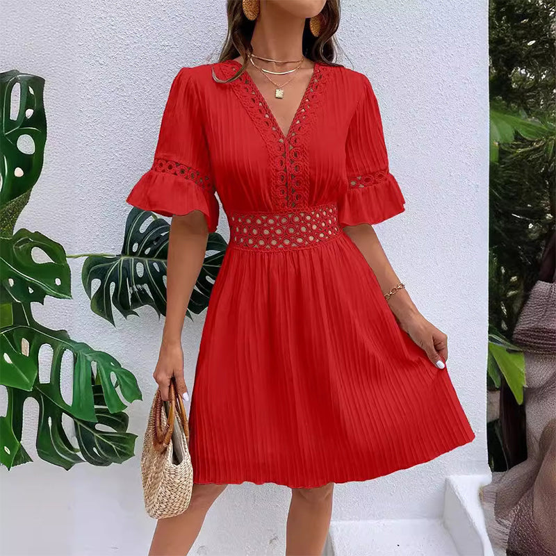 🌸 50 % RABATT FÜR BEGRENZTE ZEIT! 👗 Weißes Urlaubskleid mit V-Ausschnitt & Lochstickerei – Glockenärmel, taillierter Spitzenbund, luftig für Strand, Hochzeit & romantische Dinner