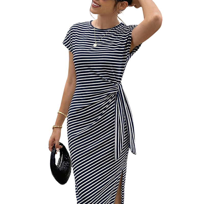 Gestreiftes Midikleid mit seitlicher Schnürung