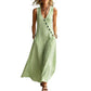 Gestreiftes Maxikleid mit V-Ausschnitt & Knopfdetail