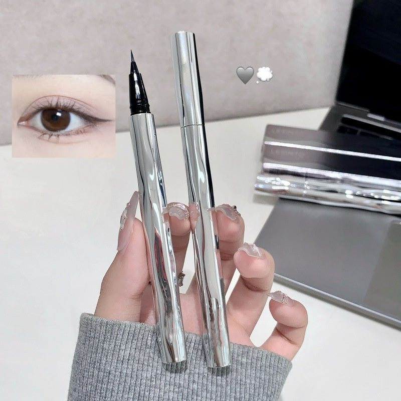 Wasserfester Flüssig-Eyeliner mit Präzisionsspitze für Anfänger