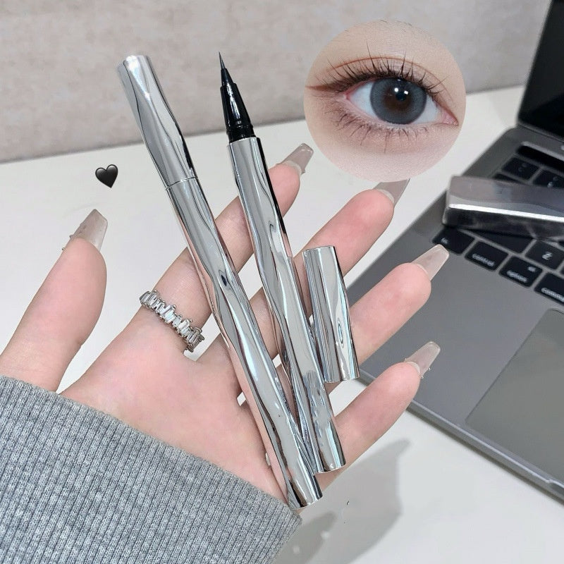 Wasserfester Flüssig-Eyeliner mit Präzisionsspitze für Anfänger