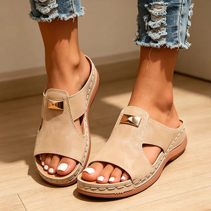 ⏰ Nur noch heute 50% Rabatt! 👡 Damen Zehenfreie Keilsandalen mit leichtem EVA-Sohle & dekorativem Metallverschluss | Bequeme Sommersandalen für Strand, Stadtbummel & Alltag ☀️
