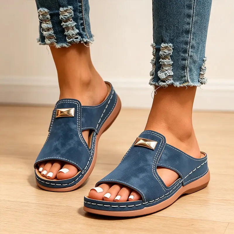 ⏰ Nur noch heute 50% Rabatt! 👡 Damen Zehenfreie Keilsandalen mit leichtem EVA-Sohle & dekorativem Metallverschluss | Bequeme Sommersandalen für Strand, Stadtbummel & Alltag ☀️