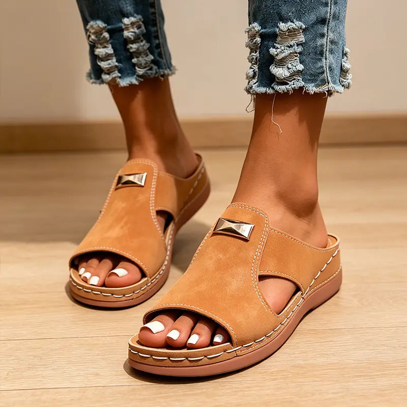 ⏰ Nur noch heute 50% Rabatt! 👡 Damen Zehenfreie Keilsandalen mit leichtem EVA-Sohle & dekorativem Metallverschluss | Bequeme Sommersandalen für Strand, Stadtbummel & Alltag ☀️