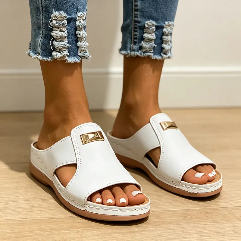⏰ Nur noch heute 50% Rabatt! 👡 Damen Zehenfreie Keilsandalen mit leichtem EVA-Sohle & dekorativem Metallverschluss | Bequeme Sommersandalen für Strand, Stadtbummel & Alltag ☀️