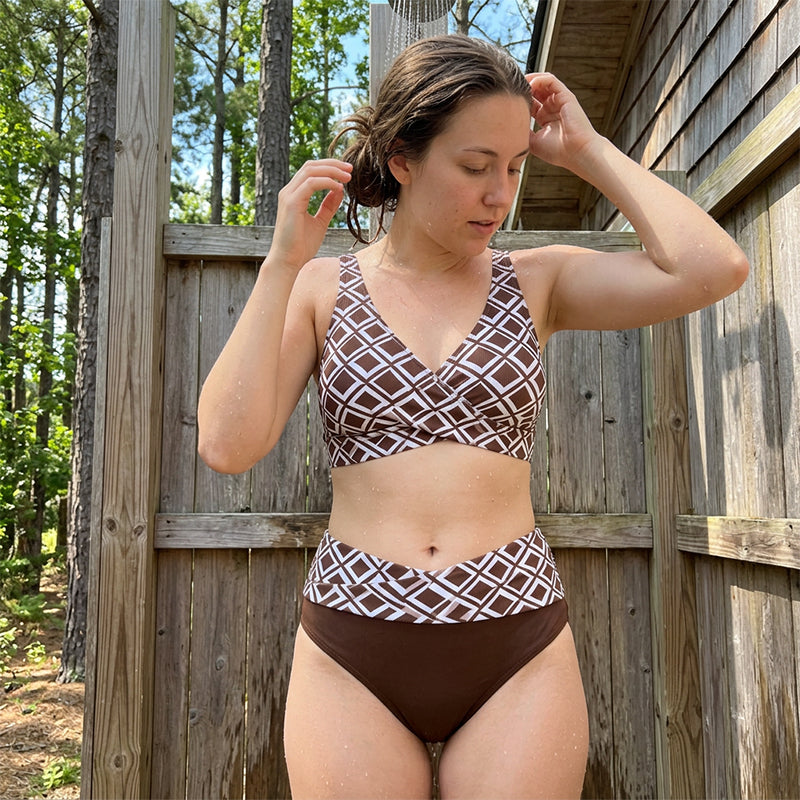 🔥 Letzter Tag! 50% Rabatt Damen High Waist Bikini-Set ⚫ Geometrisches Muster, Wickel-Oberteil mit Bauchweg-Effekt für Strand & Pool