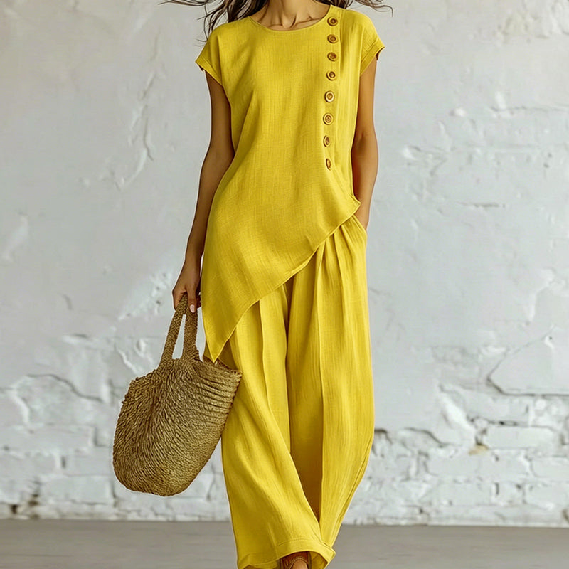 🌺 50 % RABATT FÜR BEGRENZTE ZEIT! 👗 Damen Zweiteiler Set – Asymmetrisches Top mit Knopfdetail + Weitbein Hose, leichter Stoff für Sommer & Urlaub 🤎
