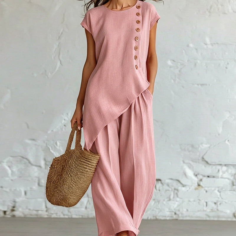 🌺 50 % RABATT FÜR BEGRENZTE ZEIT! 👗 Damen Zweiteiler Set – Asymmetrisches Top mit Knopfdetail + Weitbein Hose, leichter Stoff für Sommer & Urlaub 🤎