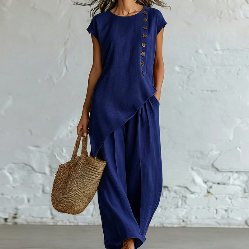 🌺 50 % RABATT FÜR BEGRENZTE ZEIT! 👗 Damen Zweiteiler Set – Asymmetrisches Top mit Knopfdetail + Weitbein Hose, leichter Stoff für Sommer & Urlaub 🤎