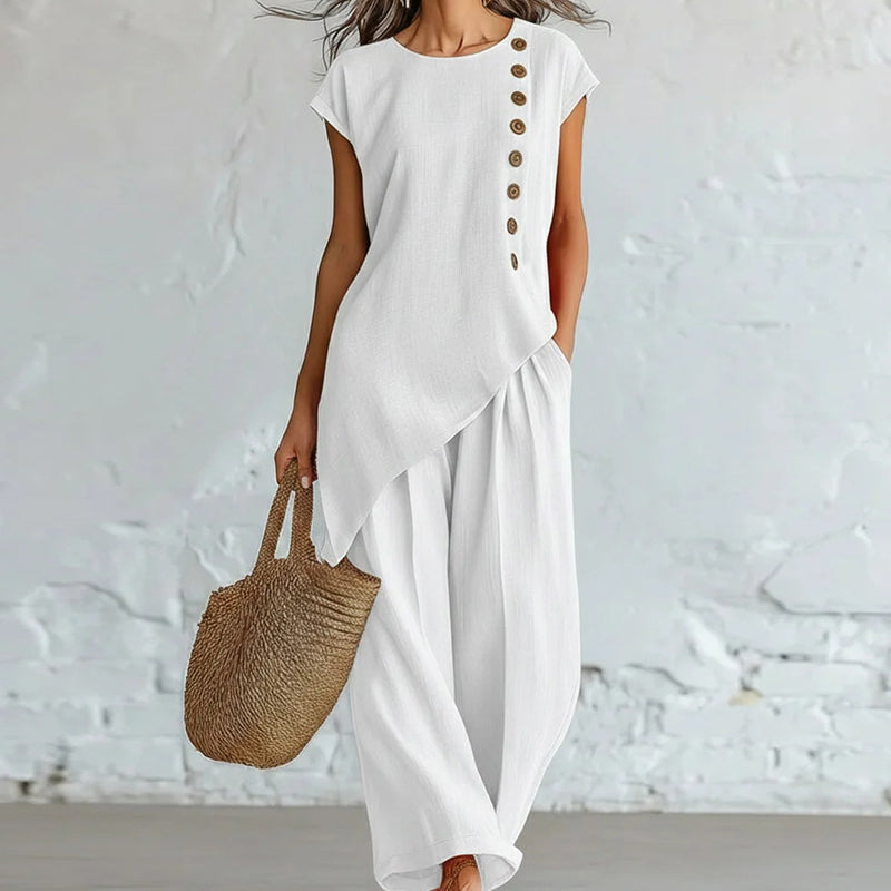🌺 50 % RABATT FÜR BEGRENZTE ZEIT! 👗 Damen Zweiteiler Set – Asymmetrisches Top mit Knopfdetail + Weitbein Hose, leichter Stoff für Sommer & Urlaub 🤎