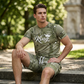 🔥 NUR SOLANGE DER VORRAT REICHT – 50% RABATT! 🎉 Herren Sportset mit Kunstdenim Print – Kurzarm T-Shirt + Cargo Shorts, elastischer Stoff für Fitness, Laufen & Alltag